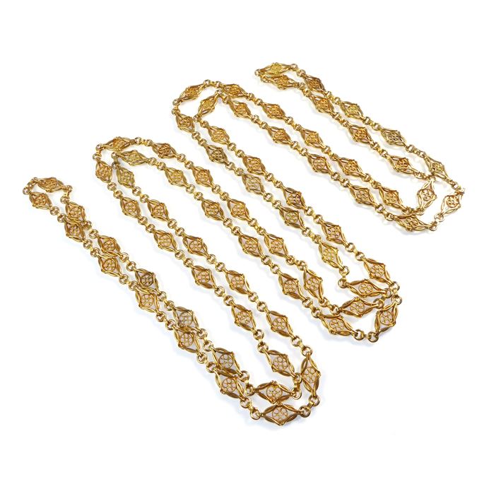 Antique gold long chain necklace with oval and lozenge pattern links | MasterArt